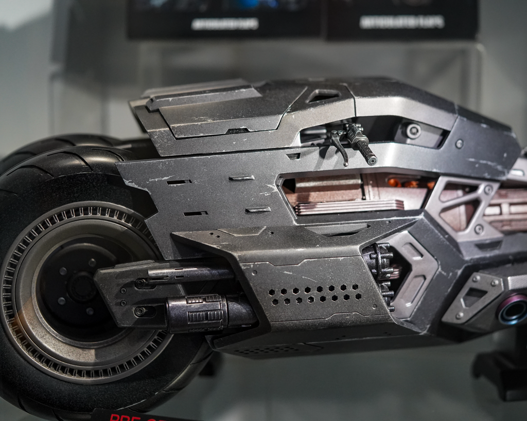 Preorder! Hot Toys MMS704 The Flash – Batcycle 1/6 Scale Collectible Figure