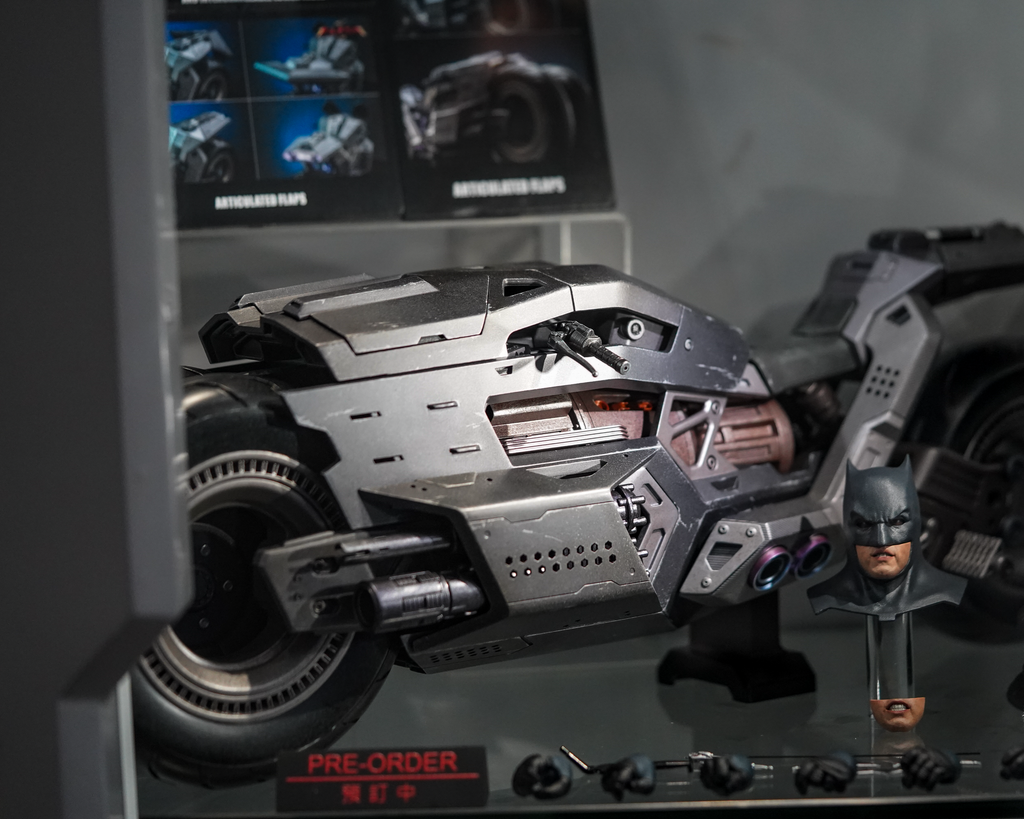Hot toys bvs batmobile sales