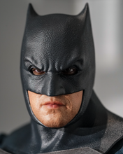 Load image into Gallery viewer, Preorder! Hot Toys MMS703 The Flash – Batman 1/6 Scale Collectible Figure