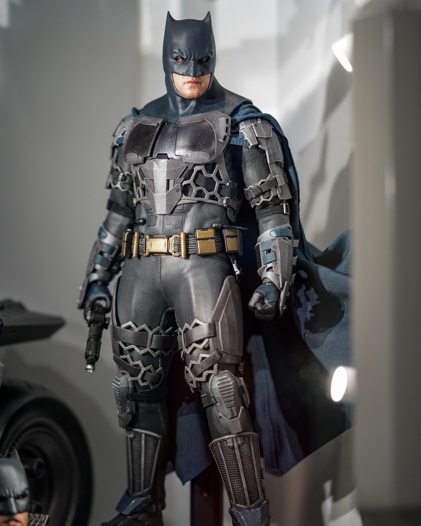 Preview: Hot Toys Tactical Suit Batman - The Batman Universe