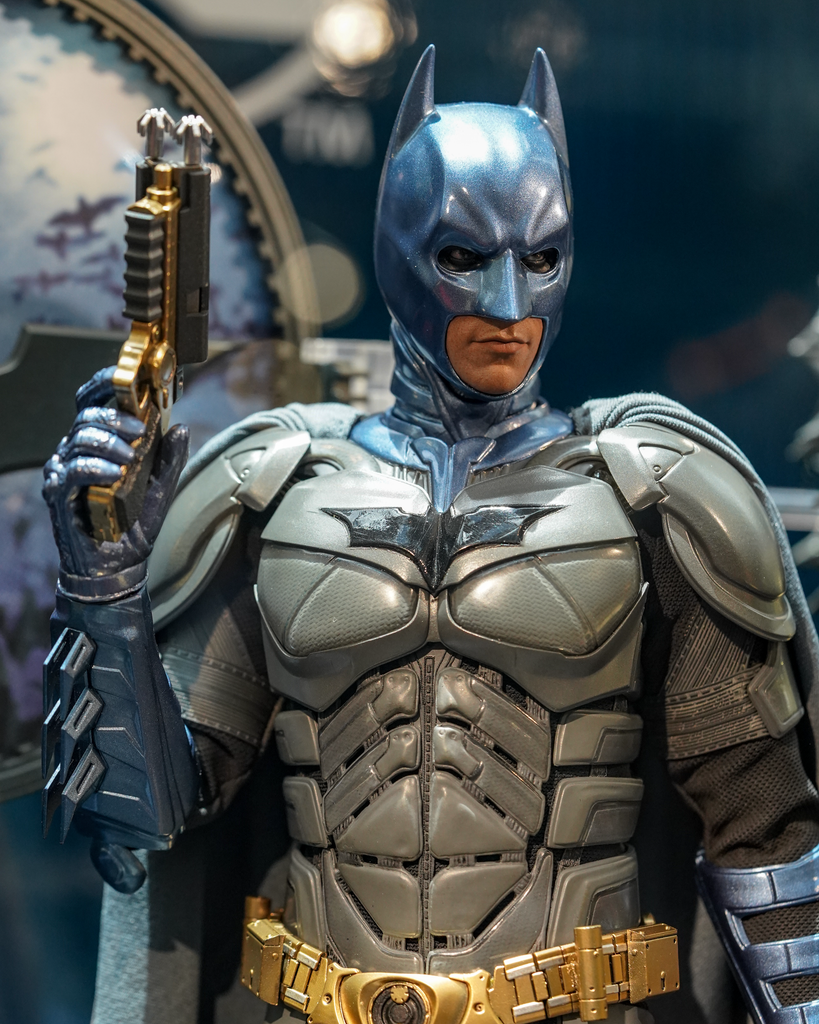 Hot Toys MMS697 WB 100 Batman 1/6th Scale Collectible Figure (Exclusive Edition)(Worldwide 500PCS)