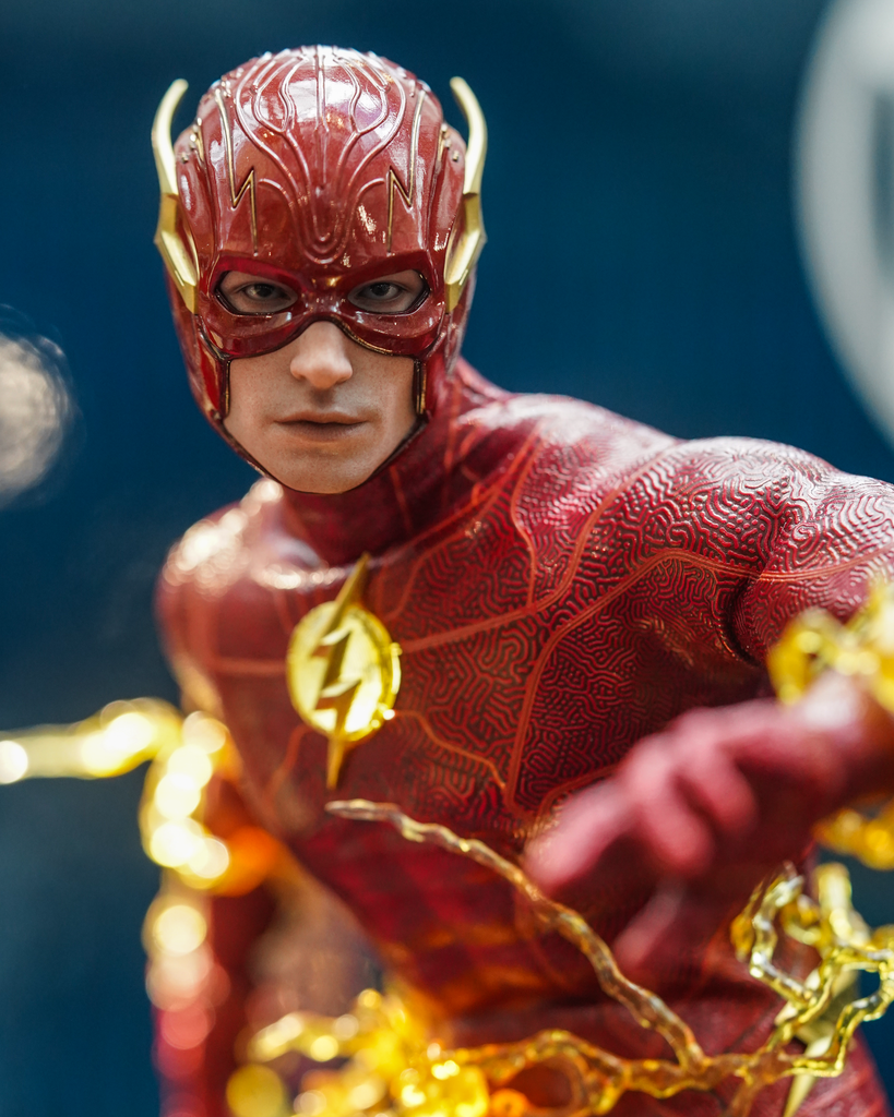 Preorder! Hot Toys MMS713B The Flash – The Flash 1/6 Scale Collectible Figure (Special Version) with The Life Size The Flash Signet Ring