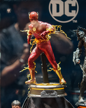 Load image into Gallery viewer, Preorder! Hot Toys MMS713B The Flash – The Flash 1/6 Scale Collectible Figure (Special Version) with The Life Size The Flash Signet Ring