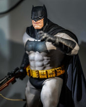 Load image into Gallery viewer, Preorder! Hot Toys CMS024 DC Comic Batman The Dark Knight Returns Batman 1/6 Scale Collectible Figure