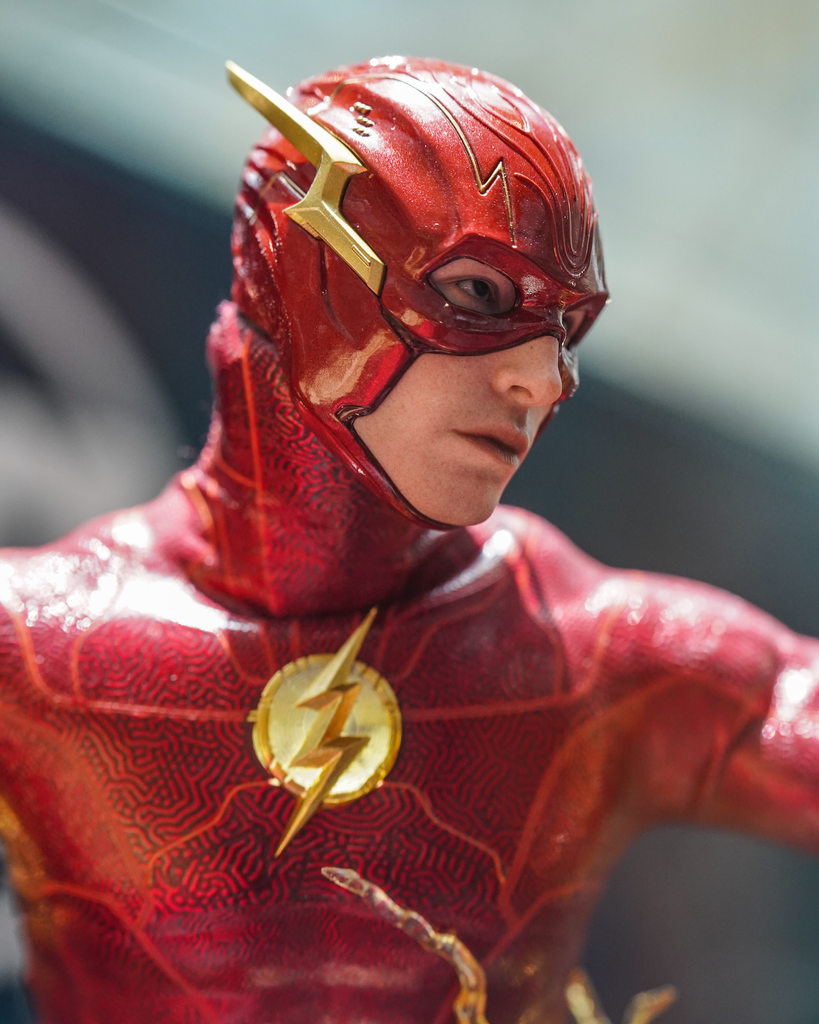 Preorder! Hot Toys MMS713B The Flash – The Flash 1/6 Scale Collectible Figure (Special Version) with The Life Size The Flash Signet Ring