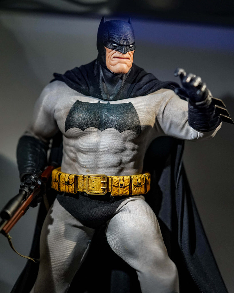 Preorder! Hot Toys CMS024 DC Comic Batman The Dark Knight Returns Batman 1/6 Scale Collectible Figure