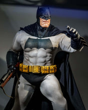 Load image into Gallery viewer, Preorder! Hot Toys CMS024 DC Comic Batman The Dark Knight Returns Batman 1/6 Scale Collectible Figure