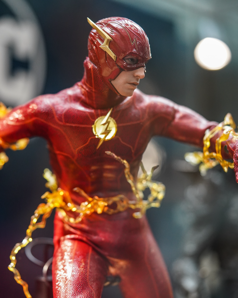 Preorder! Hot Toys MMS713B The Flash – The Flash 1/6 Scale Collectible Figure (Special Version) with The Life Size The Flash Signet Ring