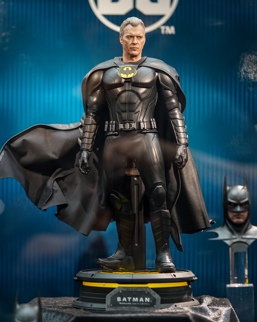 Hot toys bruce wayne outlet