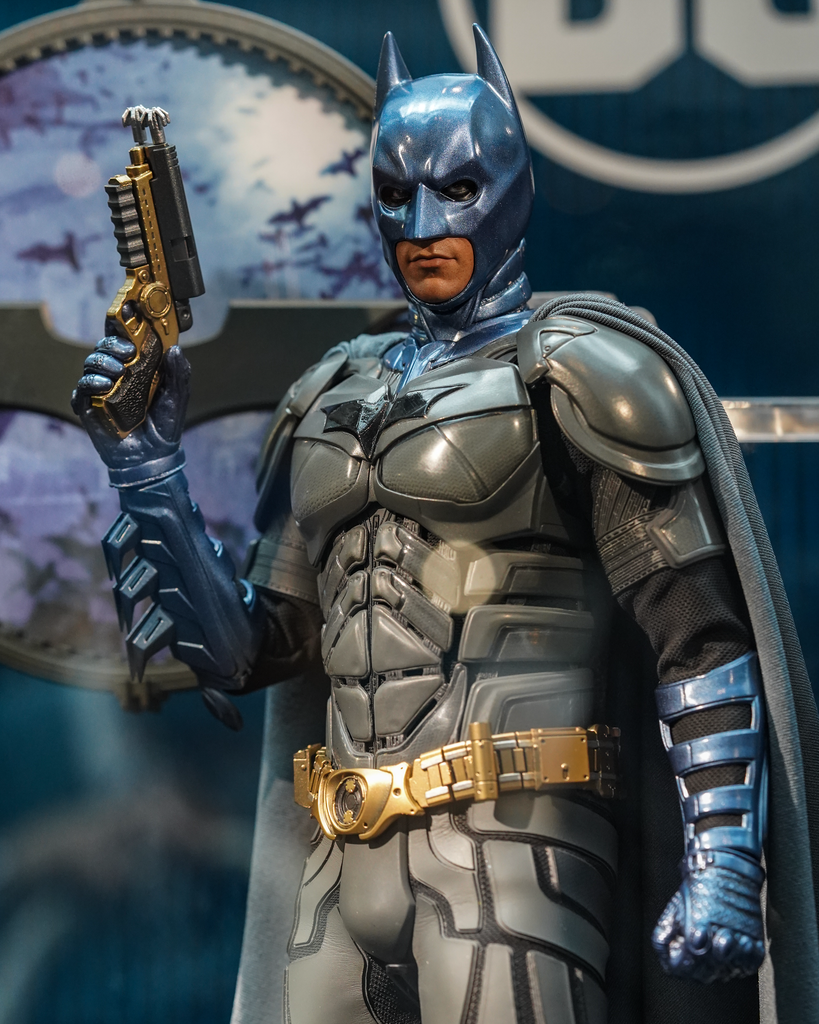 Hot Toys MMS697 WB 100 Batman 1/6th Scale Collectible Figure (Exclusive Edition)(Worldwide 500PCS)