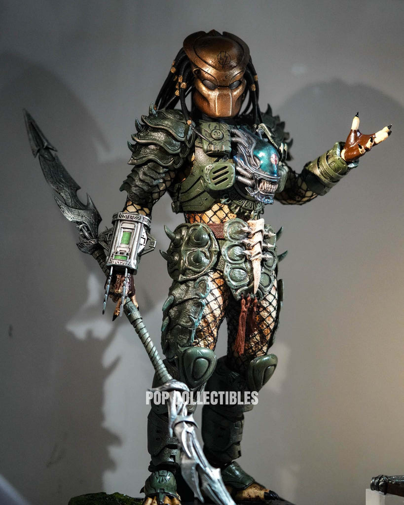 Hot Toys CMS029 Predator - Broken Tusk Predator 1/6th Scale Collectible Figure