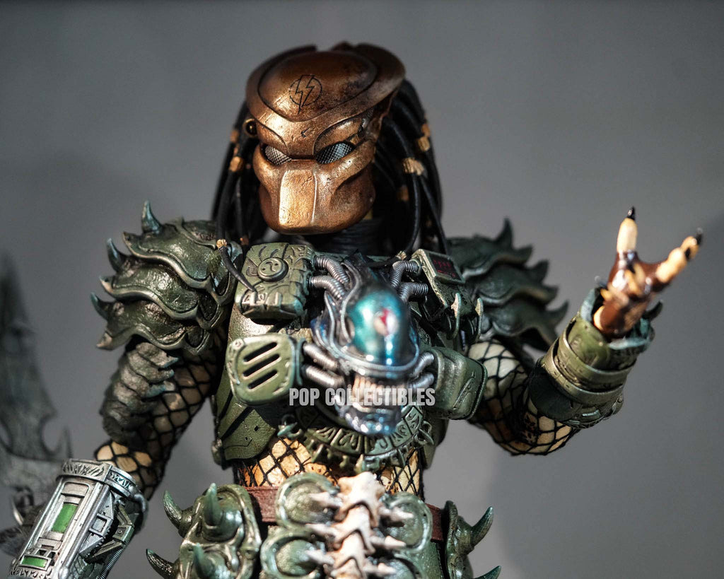 Preorder! Hot Toys CMS029B Predator 1/6th scale Broken Tusk Predator Collectible Figure (Special Edition)