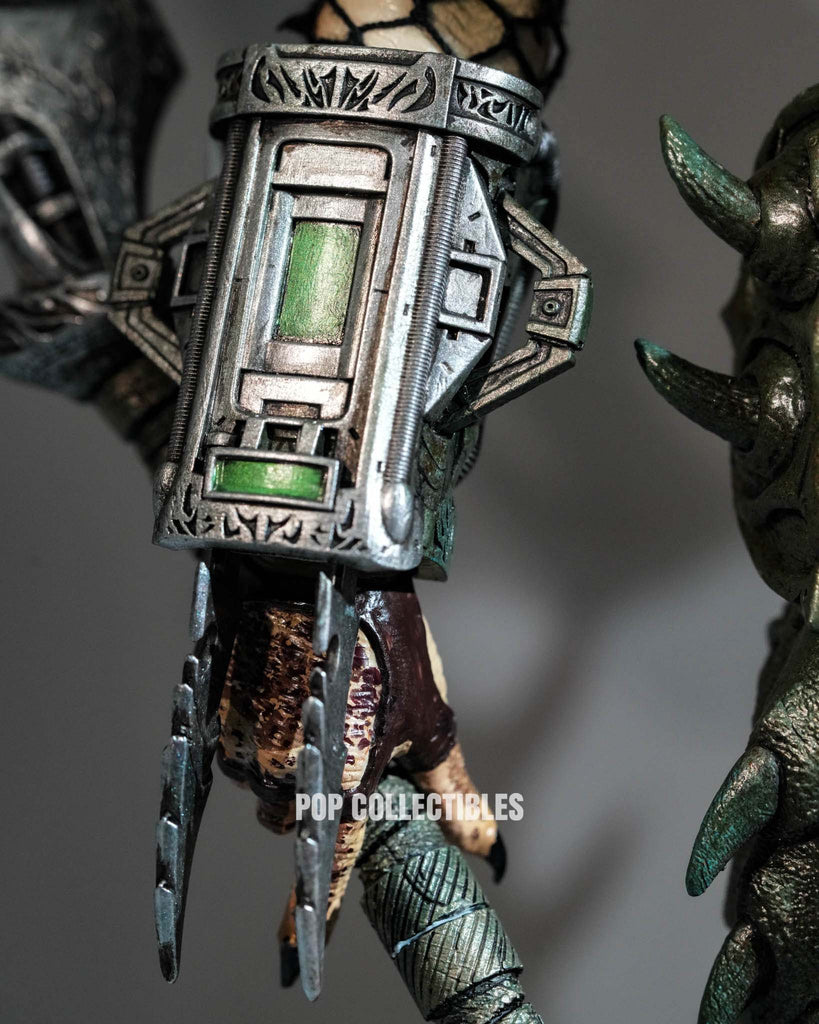 Hot Toys CMS029 Predator - Broken Tusk Predator 1/6th Scale Collectible Figure