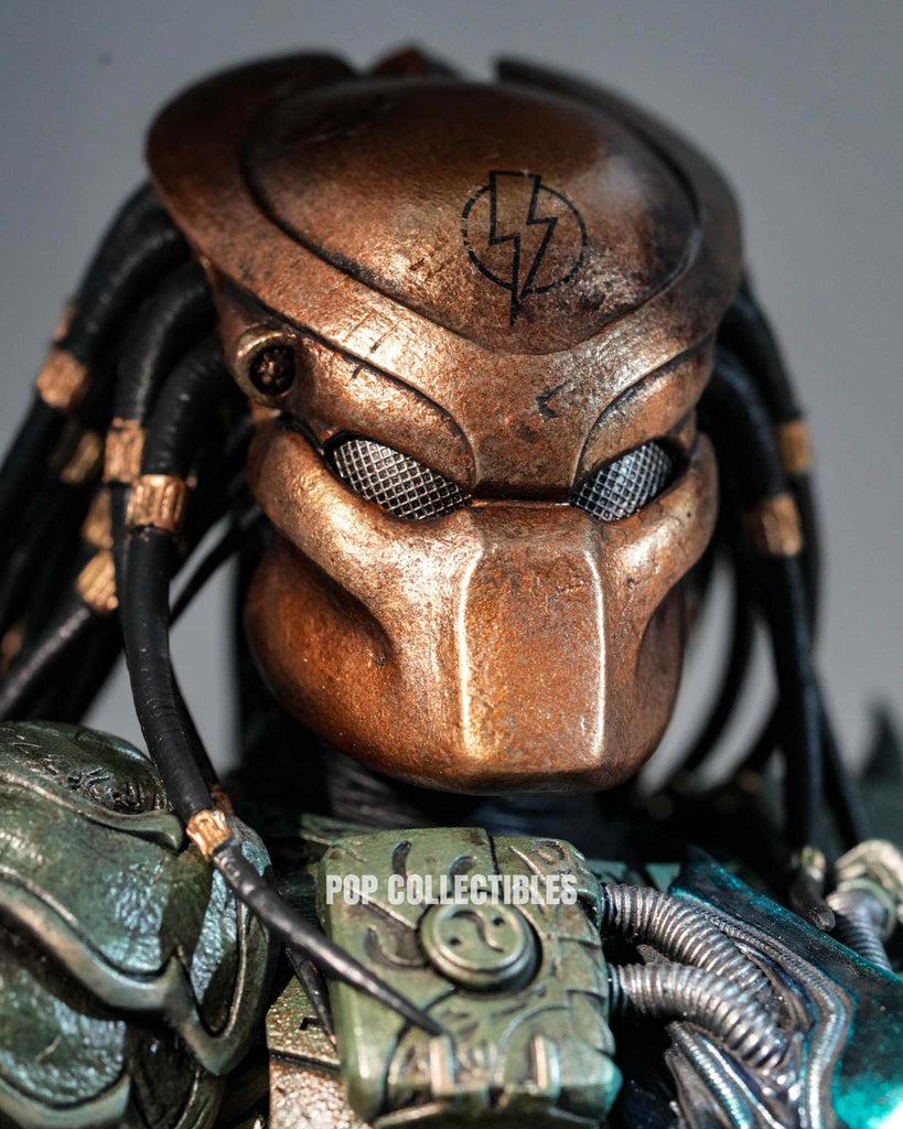 Preorder! Hot Toys CMS029B Predator 1/6th scale Broken Tusk Predator Collectible Figure (Special Edition)