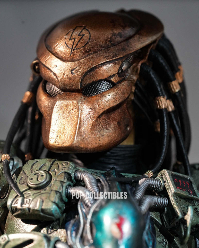 Preorder! Hot Toys CMS029B Predator 1/6th scale Broken Tusk Predator Collectible Figure (Special Edition)