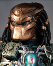 Load image into Gallery viewer, Preorder! Hot Toys CMS029B Predator 1/6th scale Broken Tusk Predator Collectible Figure (Special Edition)