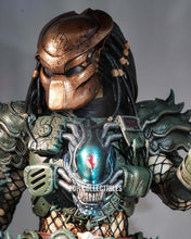 Load image into Gallery viewer, Preorder! Hot Toys CMS029B Predator 1/6th scale Broken Tusk Predator Collectible Figure (Special Edition)