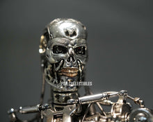 Load image into Gallery viewer, Preorder! Hot Toys MMS840D77 Terminator 2: Judgement Day Diecast Endoskeleton (Battle Damaged) 1/6 scale Collectible Figure