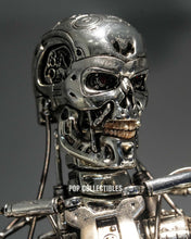 Load image into Gallery viewer, Preorder! Hot Toys MMS840D77 Terminator 2: Judgement Day Diecast Endoskeleton (Battle Damaged) 1/6 scale Collectible Figure