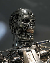 Load image into Gallery viewer, Preorder! Hot Toys MMS840D77 Terminator 2: Judgement Day Diecast Endoskeleton (Battle Damaged) 1/6 scale Collectible Figure