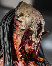 Load image into Gallery viewer, Preorder! Hot Toys TMS114 The Prey Feral Predator 1/6 Scale Collectible Figure