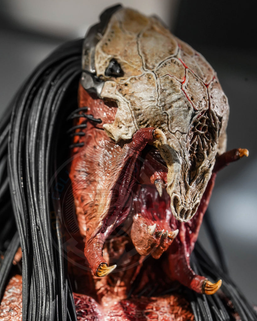 Preorder! Hot Toys TMS114 The Prey Feral Predator 1/6 Scale Collectible Figure