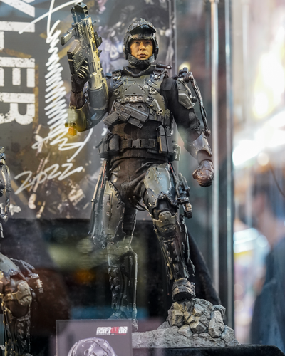 Hot toys MMS667 Warriors of the Future Tyler 1/6 Scale Collectible Figure