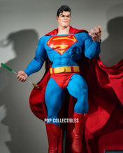 Load image into Gallery viewer, Preorder! Hot Toys CMS032 Batman: The Dark Knight Returns 1/6th scale Superman Collectible Figure