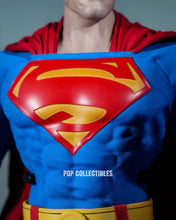 Load image into Gallery viewer, Preorder! Hot Toys CMS032 Batman: The Dark Knight Returns 1/6th scale Superman Collectible Figure
