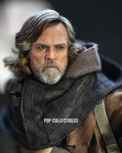 Load image into Gallery viewer, Preorder! Hot Toys MMS879AE Star Wars: The Last Jedi 1/6th scale Luke Skywalker Collectible Figure (Artisan Edition) [Hot Toys Exclusive]