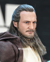 Load image into Gallery viewer, Preorder! Hot Toys MMS881AE Star Wars: The Phantom Menace 1/6th scale Qui-Gon Jinn Collectible Figure (Artisan Edition) [Hot Toys Exclusive]