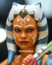 Load image into Gallery viewer, Hot Toys TMS170 Star Wars: The Clone Wars 1/6th scale Ahsoka Tano (Padawan) Collectible Figure [Hot Toys Exclusive]