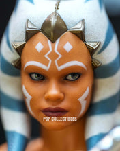 Load image into Gallery viewer, Hot Toys TMS170 Star Wars: The Clone Wars 1/6th scale Ahsoka Tano (Padawan) Collectible Figure [Hot Toys Exclusive]