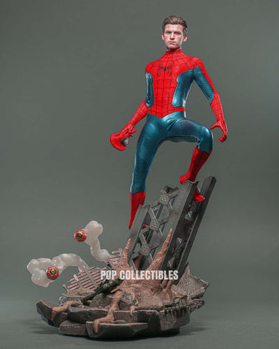 Hot Toys MMS680 Spiderman No Way Home Spiderman New Red and Blue Suit Deluxe Edition 1/6 Scale Collectible Figure