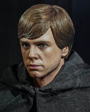 Load image into Gallery viewer, Hot Toys DX23 Star Wars The Mandalorian Luke Skywalker Deluxe Version Regular Edition 1/6th Scale Collectible Figure