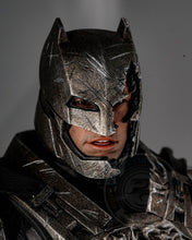 Load image into Gallery viewer, Preorder! Hot Toys MMS743D63 Batman V Superman Dawn Of Justice Armored Batman (2.0) 1/6th Scale Collectible Figure (Deluxe Version)