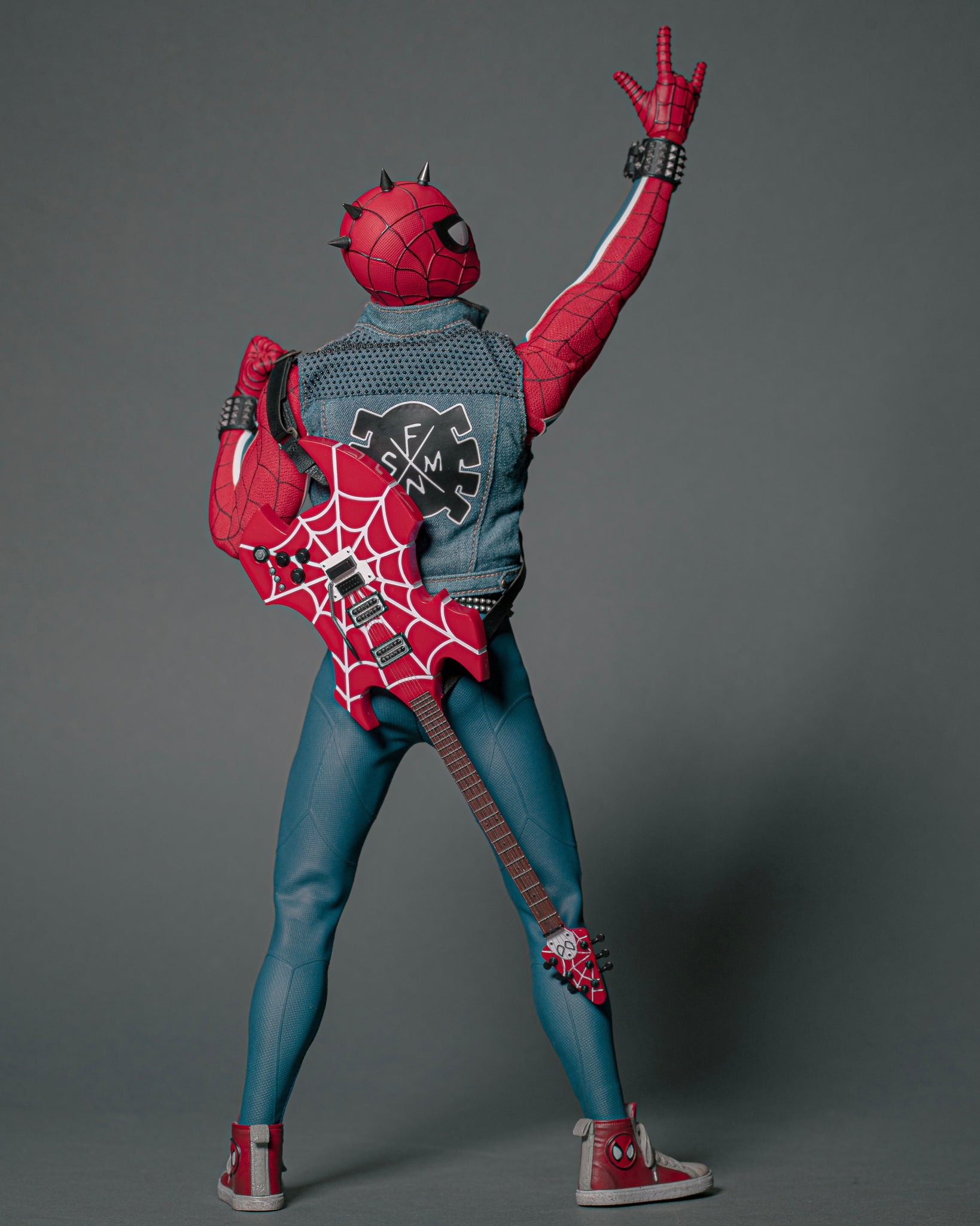 Hot Toys VGM32 Marvel Spiderman PS4 Spiderman Punk Suit 1/6 Scale