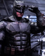 Load image into Gallery viewer, Hot Toys TMS085 Zack Synder&#39;s Justice League Batman (Tactical Batsuit Version) 1/6 Scale Collectible Figure