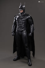 Load image into Gallery viewer, Hot Toys MMS786 Batman &amp; Robin 1/6th scale Batman Collectible Figure