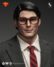Load image into Gallery viewer, Preorder! INART Superman (1978) Superman and Clark Kent 1/6 scale Collectible Figure Set Premium Edition