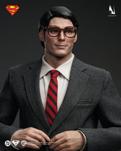 Load image into Gallery viewer, Preorder! INART Superman (1978) Superman and Clark Kent 1/6 scale Collectible Figure Set Premium Edition