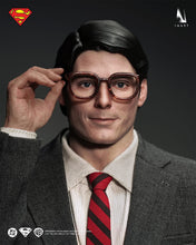 Load image into Gallery viewer, Preorder! INART Superman (1978) Superman and Clark Kent 1/6 scale Collectible Figure Set Premium Edition