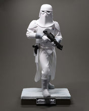 Load image into Gallery viewer, Hot Toys MMS835 Star Wars: The Empire Strikes Back 1/6th scale Snowtrooper Commander Collectible Figure [Hot Toys Exclusive]