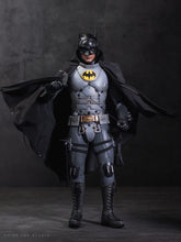 Load image into Gallery viewer, Hot Toys MMS897 The Flash Batman (Arctic Suit) 1/6th scale Collectible Figure