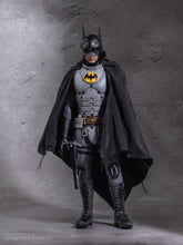 Load image into Gallery viewer, Hot Toys MMS897 The Flash Batman (Arctic Suit) 1/6th scale Collectible Figure