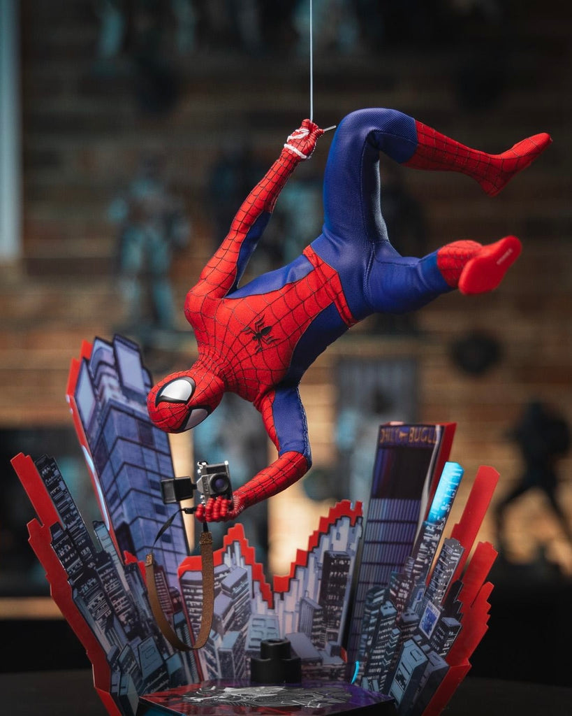 Hot Toys CMS015 Marvel Comics Spiderman 1/6 Scale Collectible Figure (Limited to 400 pieces in Hong Kong)