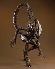 Load image into Gallery viewer, Hot Toys MMS784 Alien: Romulus 1/6th scale Scorched Xenomorph Collectible Figure