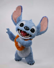 Load image into Gallery viewer, Hot Toys MMS815 Lilo &amp; Stitch: Stitch Collectible Figure