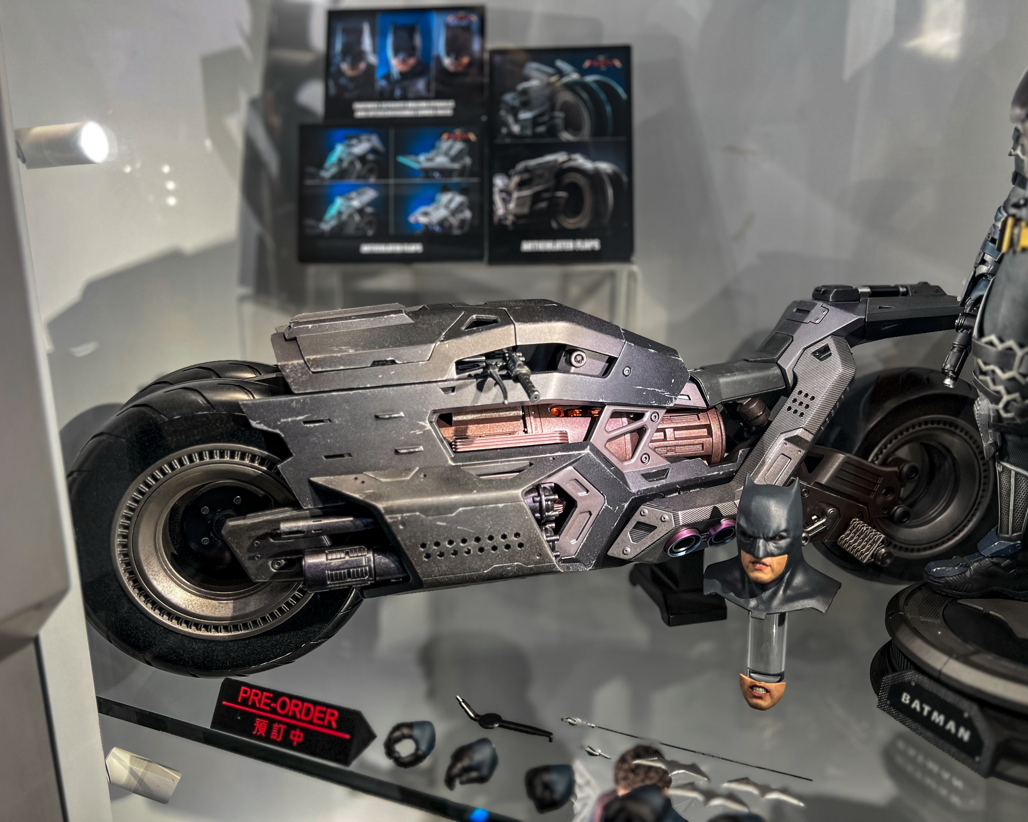 Hot Toys The Flash Batman and Batcycle