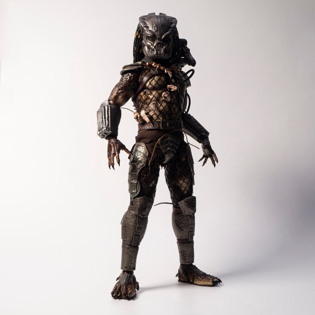 Hot Toys MMS817 Predator Predator (2.0) 1/6th scale Collectible Figure (Deluxe Version)
